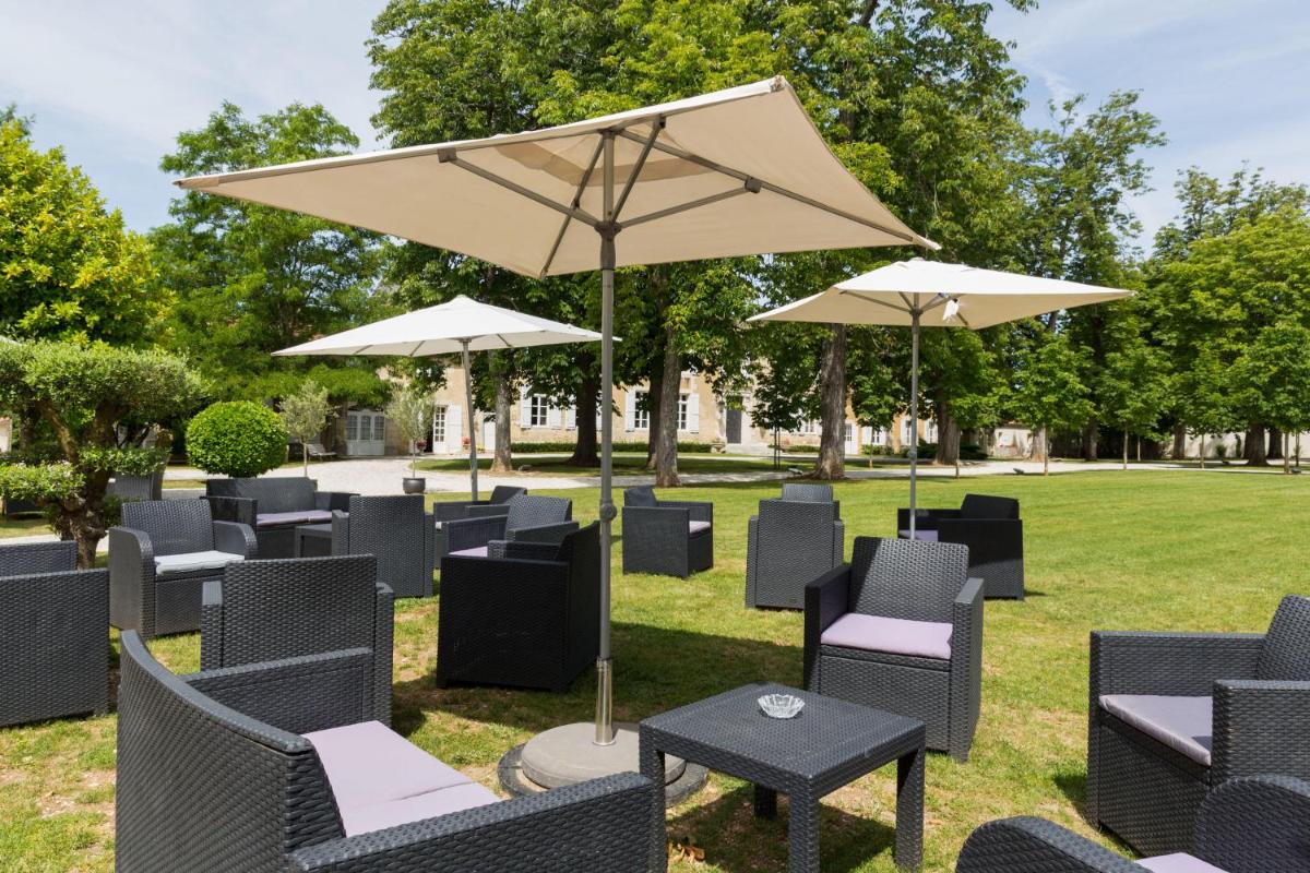 Jardin de l'établissement Le Logis du Péré