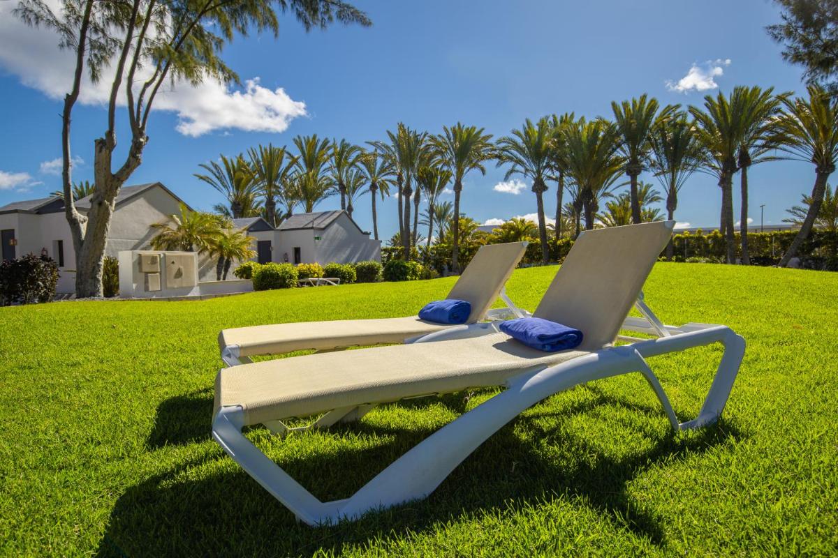 Jardín al aire libre en R2 Romantic Fantasia Suites - Adults Only