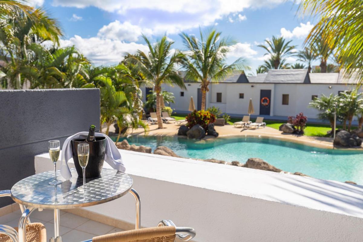 Piscina en o cerca de R2 Romantic Fantasia Suites - Adults Only