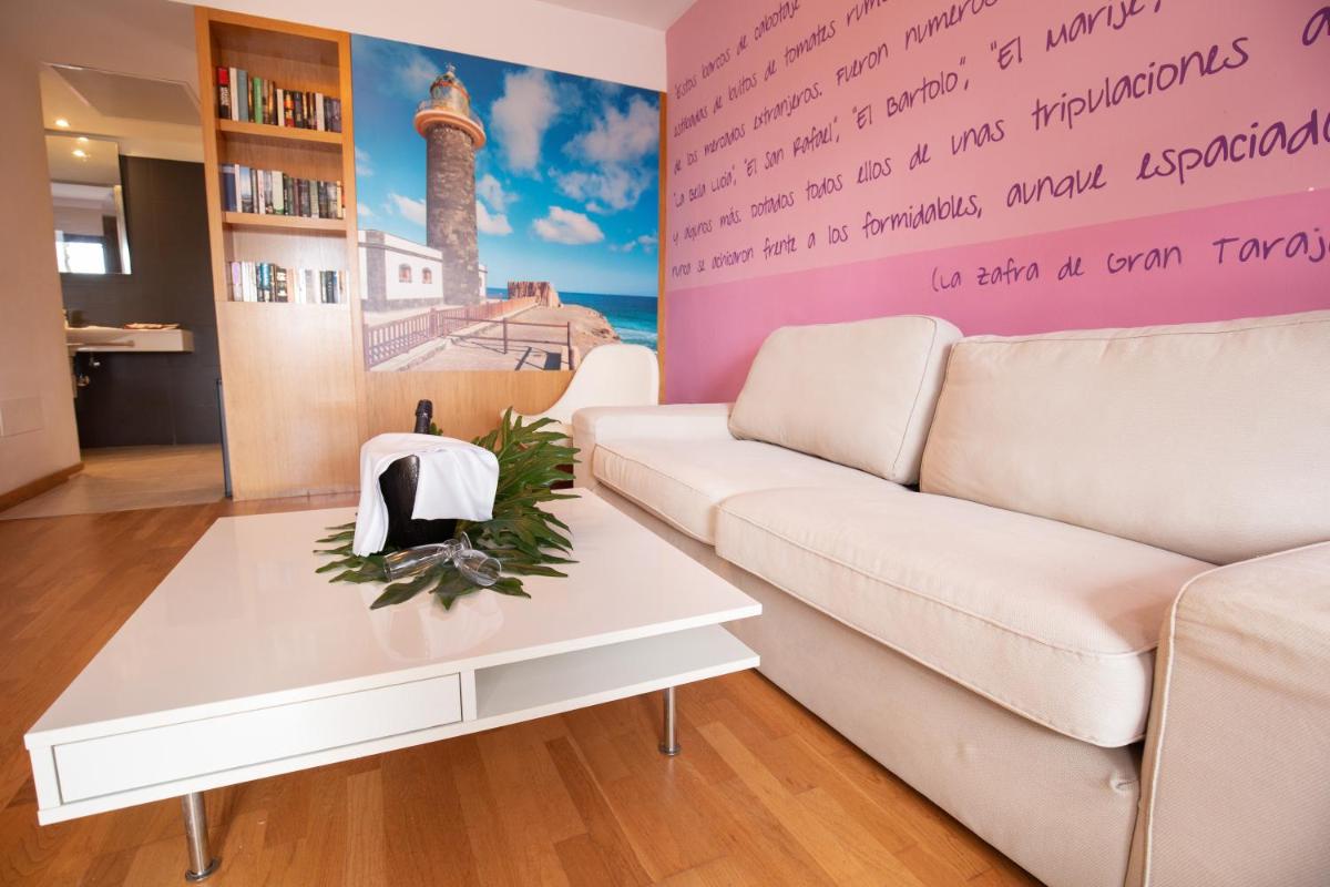 Zona de estar de R2 Romantic Fantasia Suites - Adults Only