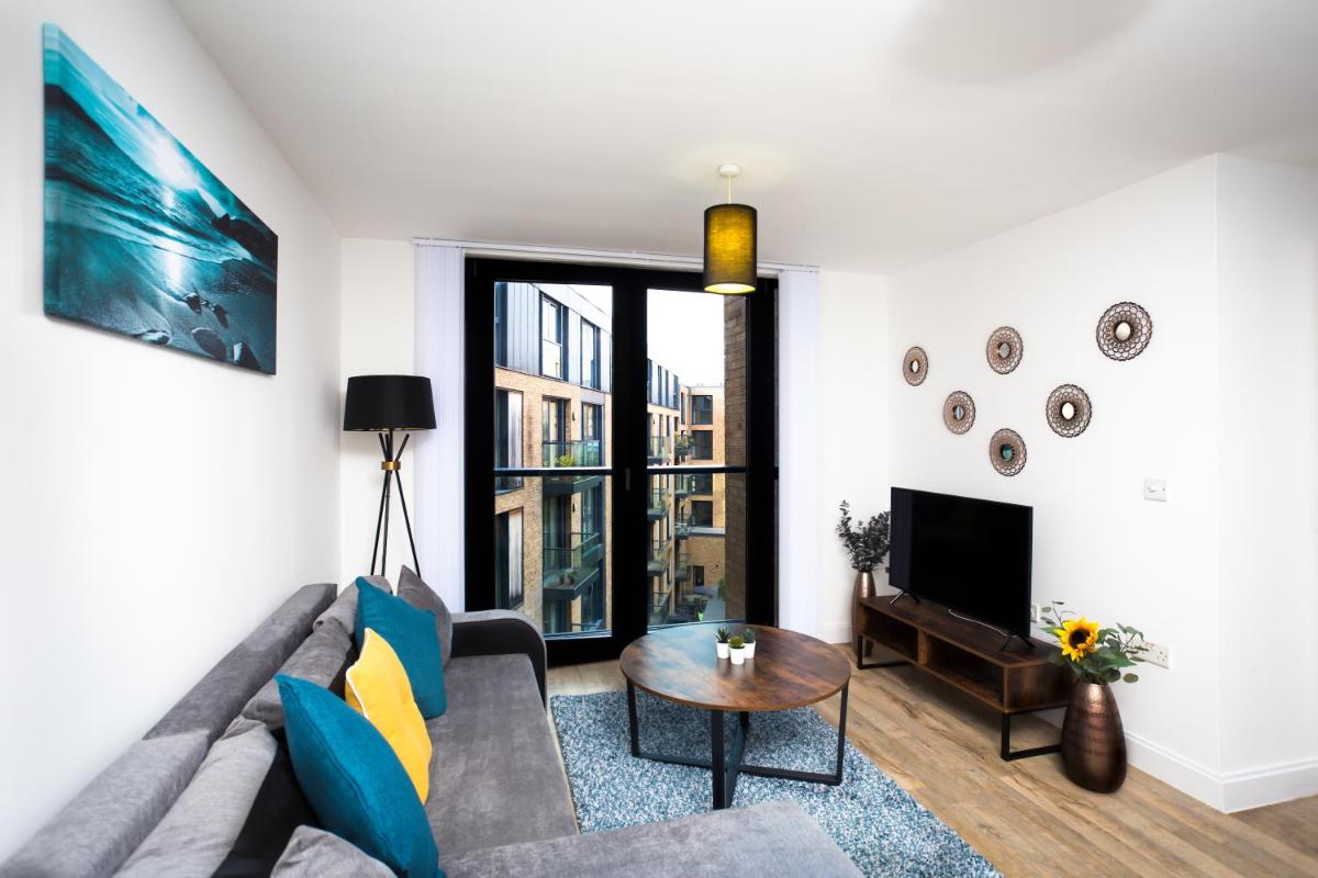 Absolute Stays on Essex - Chinatown - Hippodrome - Alexandra Theatre - Bull Ring - The Rep - B'Ham Intl Airport - Free WiFi - Free Parking - Contractors - Corporates - Housity