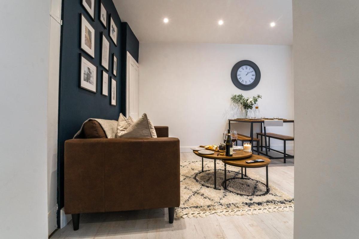 South View - 3 bed modern Chester house - Close to city centre - Housity