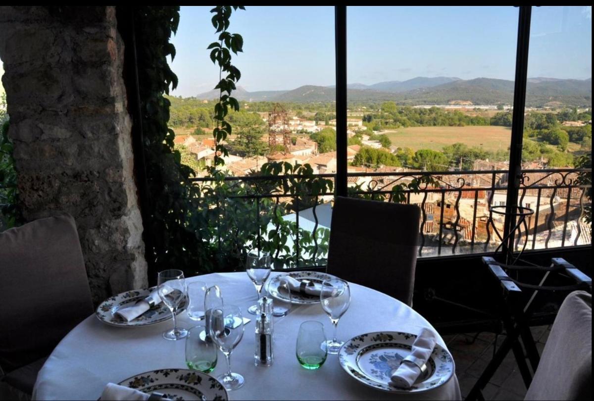 Vue générale sur la montagne ou vue sur la montagne depuis l'hôtel