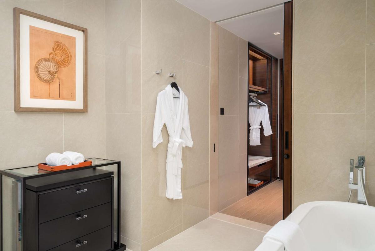 Hyatt Regency Phnom Penh - Housity