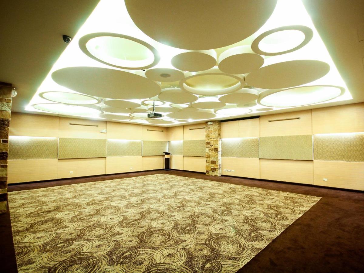 Go Hotels Iloilo - Housity