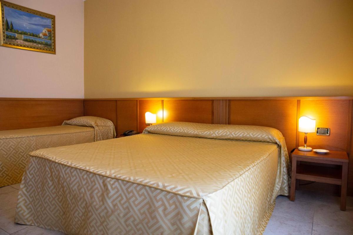 Hotel Maddaloni - Housity