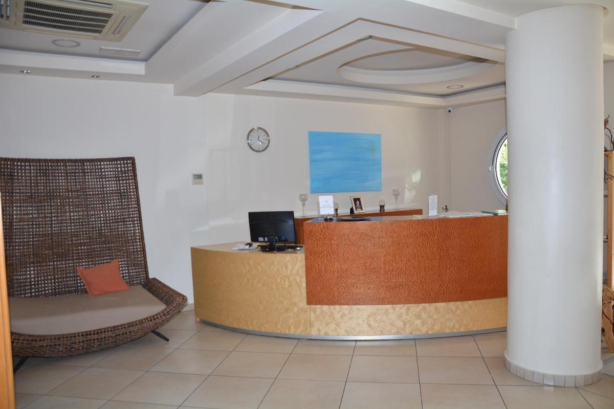 POSEIDON Hotel - Housity
