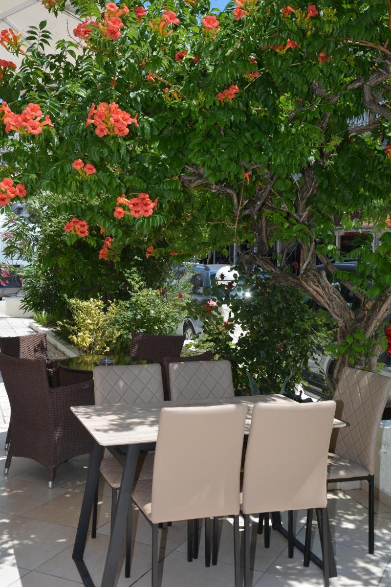 POSEIDON Hotel - Housity