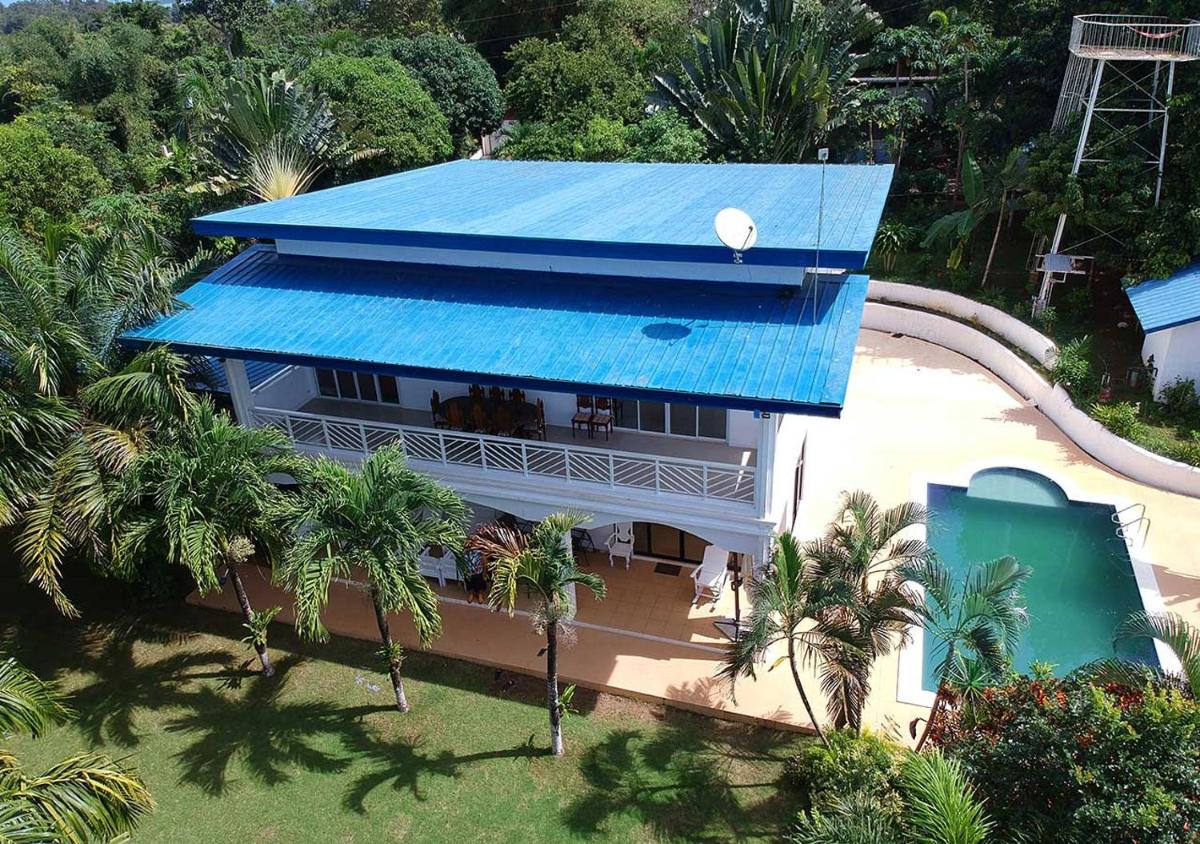 Luxury Villa with Pool in Tropical Garden - Housity