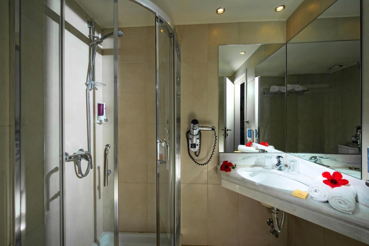 Silva Beach Hotel - Housity