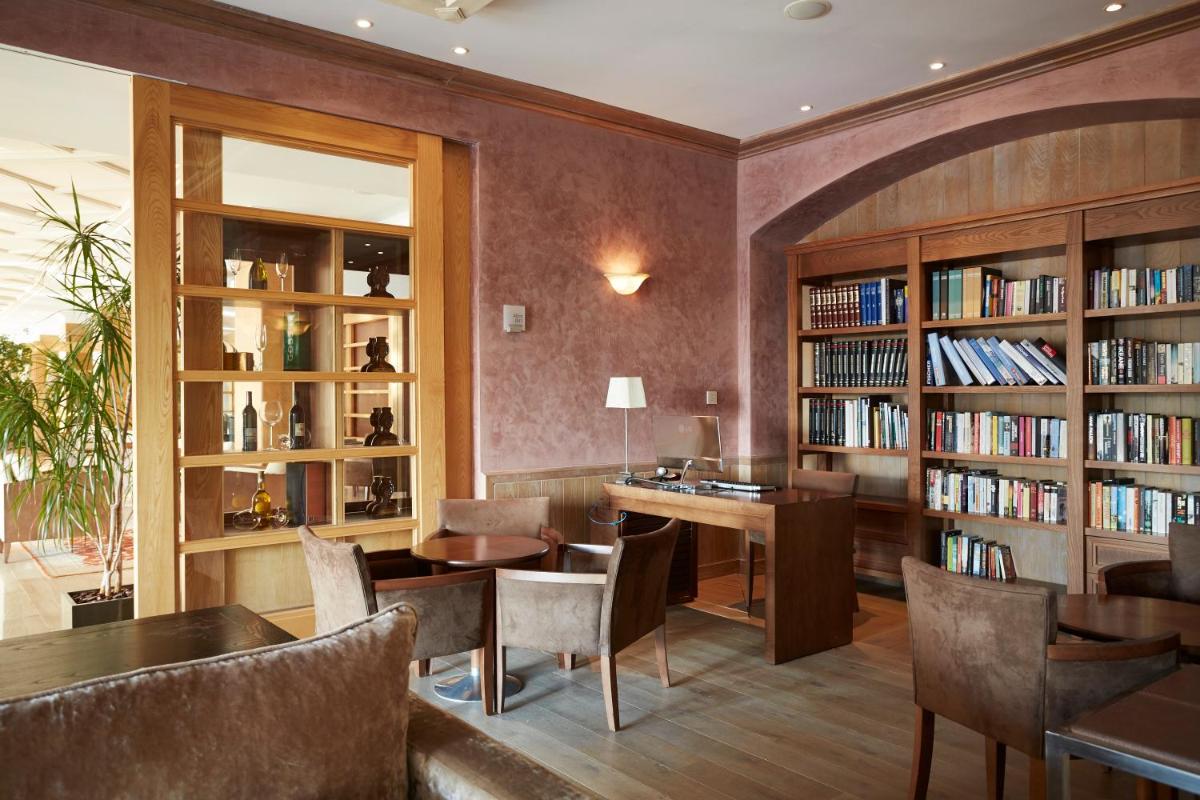 Biblioteca en el hotel