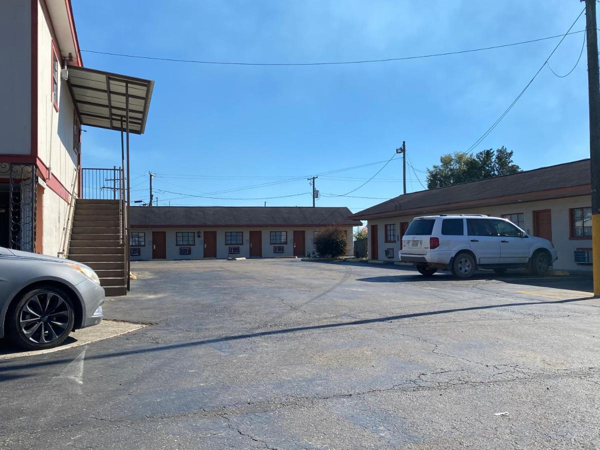 Relax Inn-Plaquemine - Housity