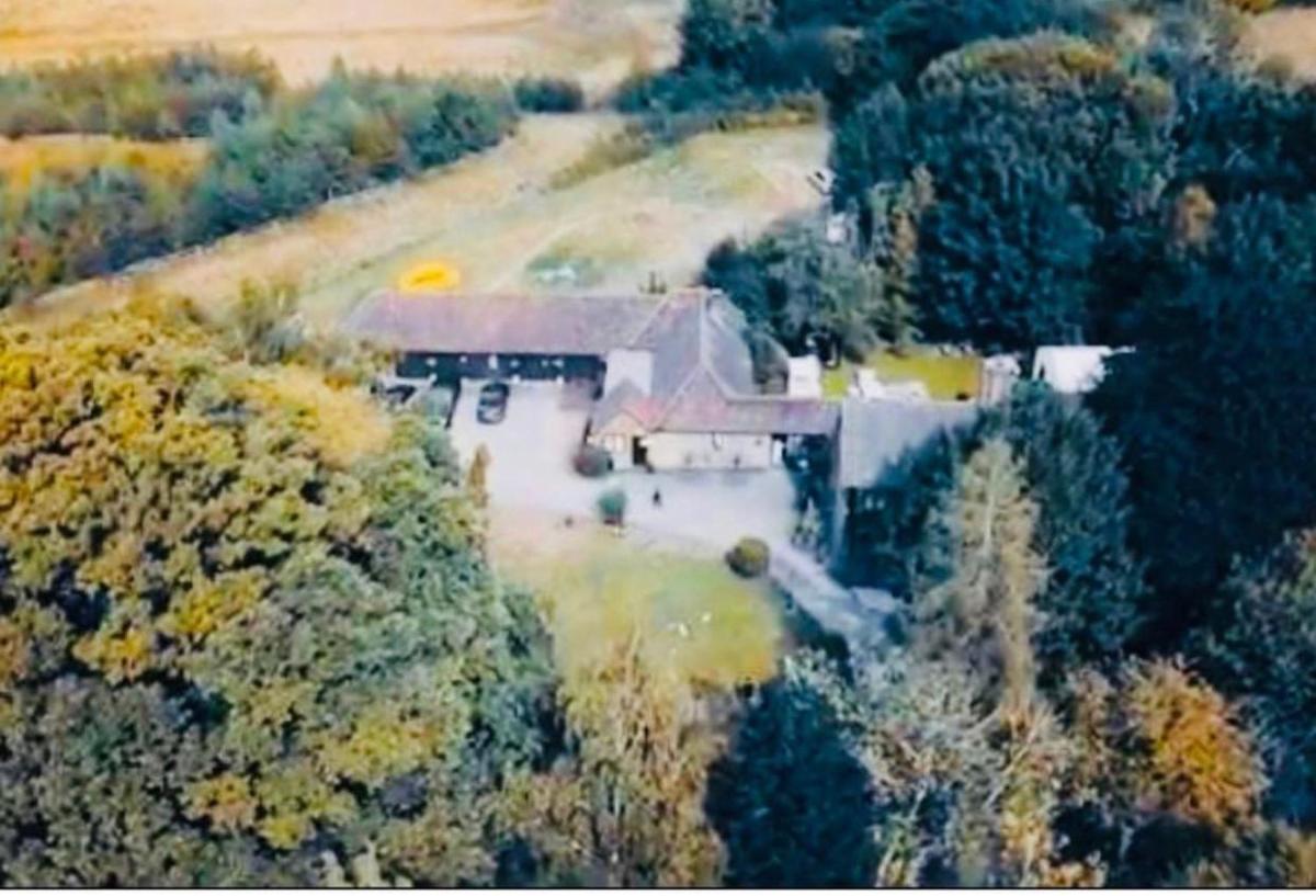 Oldlands Farmhouse Gatwick - Housity