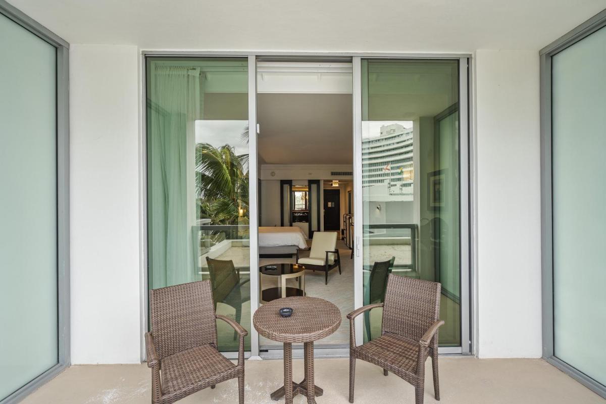 Junior Suite at Sorrento Residences- FontaineBleau Miami Beach home - Housity