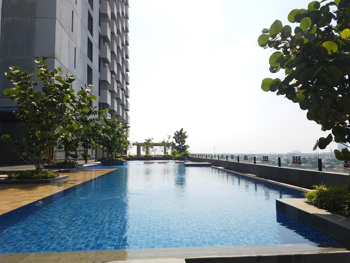 Modern Studio Apartment at Tree Park Cikokol By Travelio - Housity