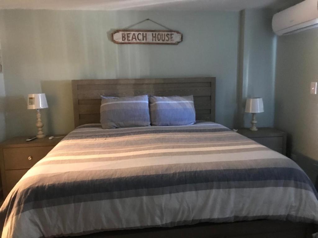 Beautiful remodeled condominiun with an impecable view to the beach and city avenues walk distance to the beach - Housity