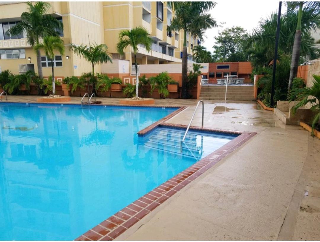 Beautiful remodeled condominiun with an impecable view to the beach and city avenues walk distance to the beach - Housity