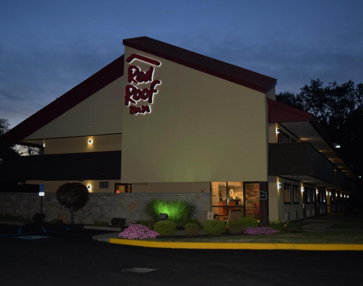 Red Roof Inn Utica - Housity
