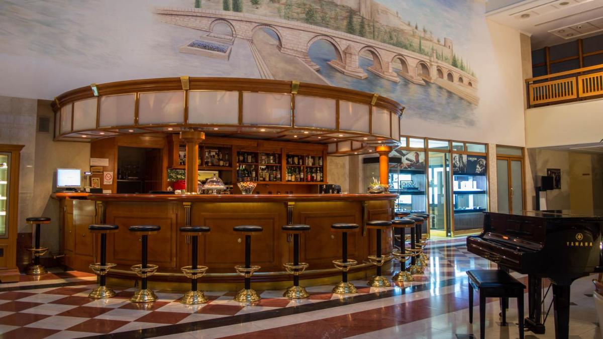 Suitetrails - Aleksandar Palace Hotel Congress Center & SPA