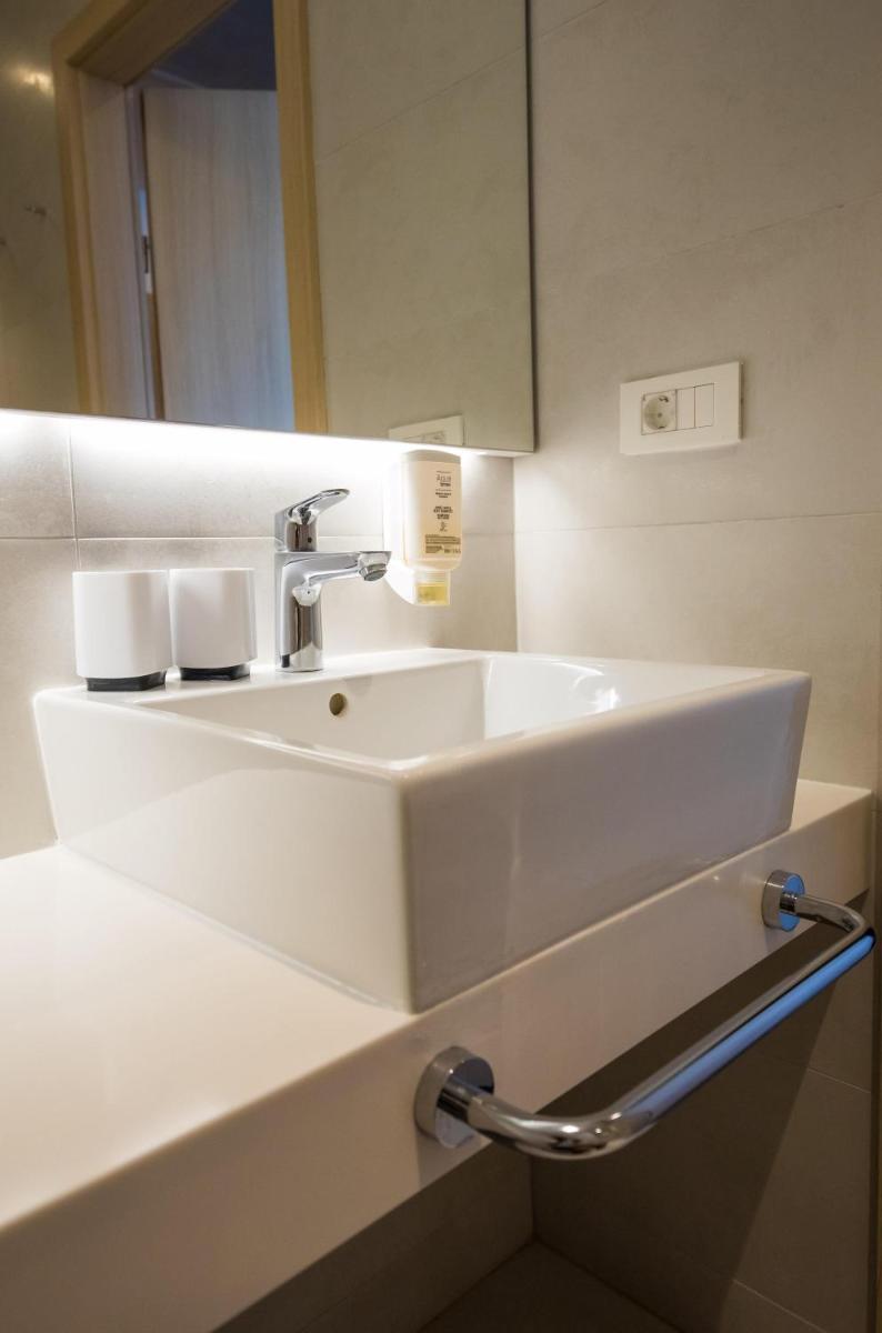 Hotel Osmine - Housity