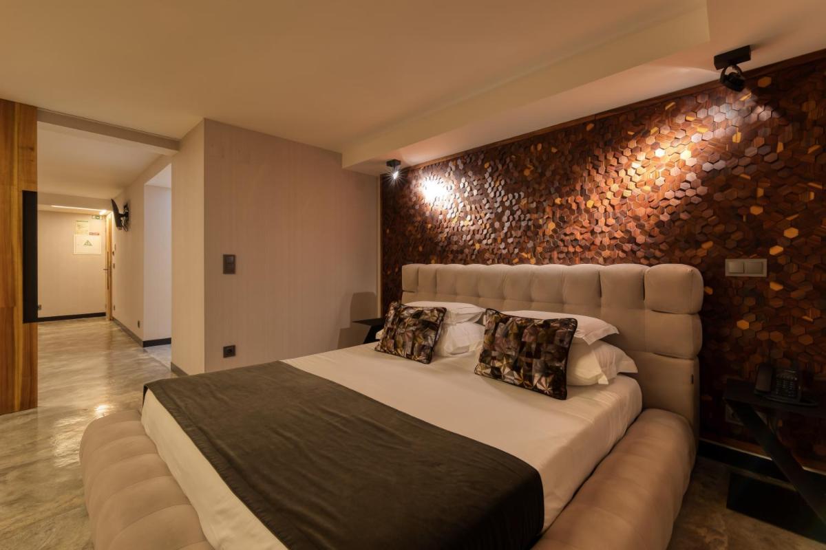 Uma cama ou camas num quarto em Well Hotel & Spa