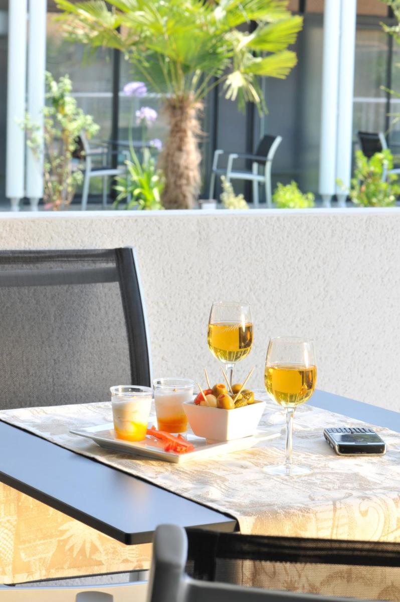 Hotel Eden Park Pau Est, avec Piscine - Housity