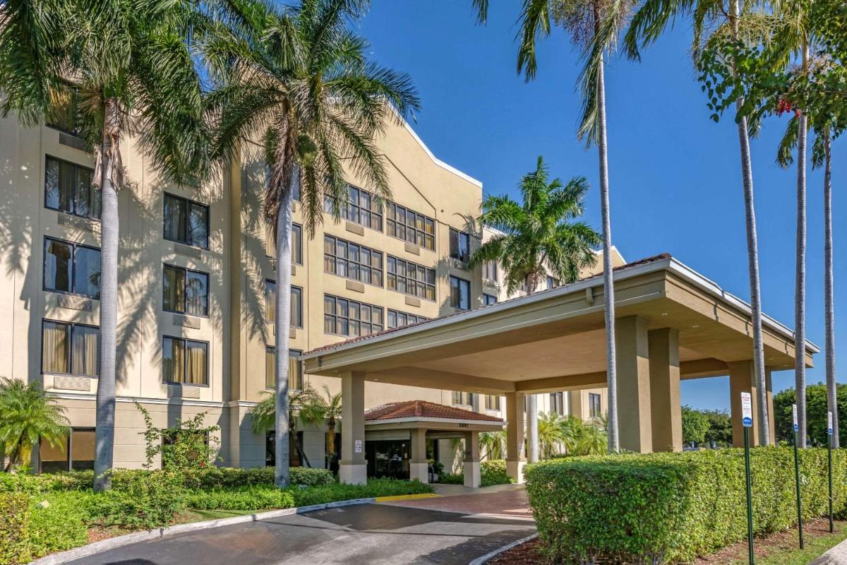 Comfort Suites Miami - Kendall - Housity