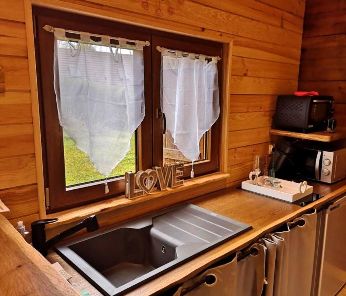 Chalet chaleureux à Louâtre avec piscine partagée - Housity