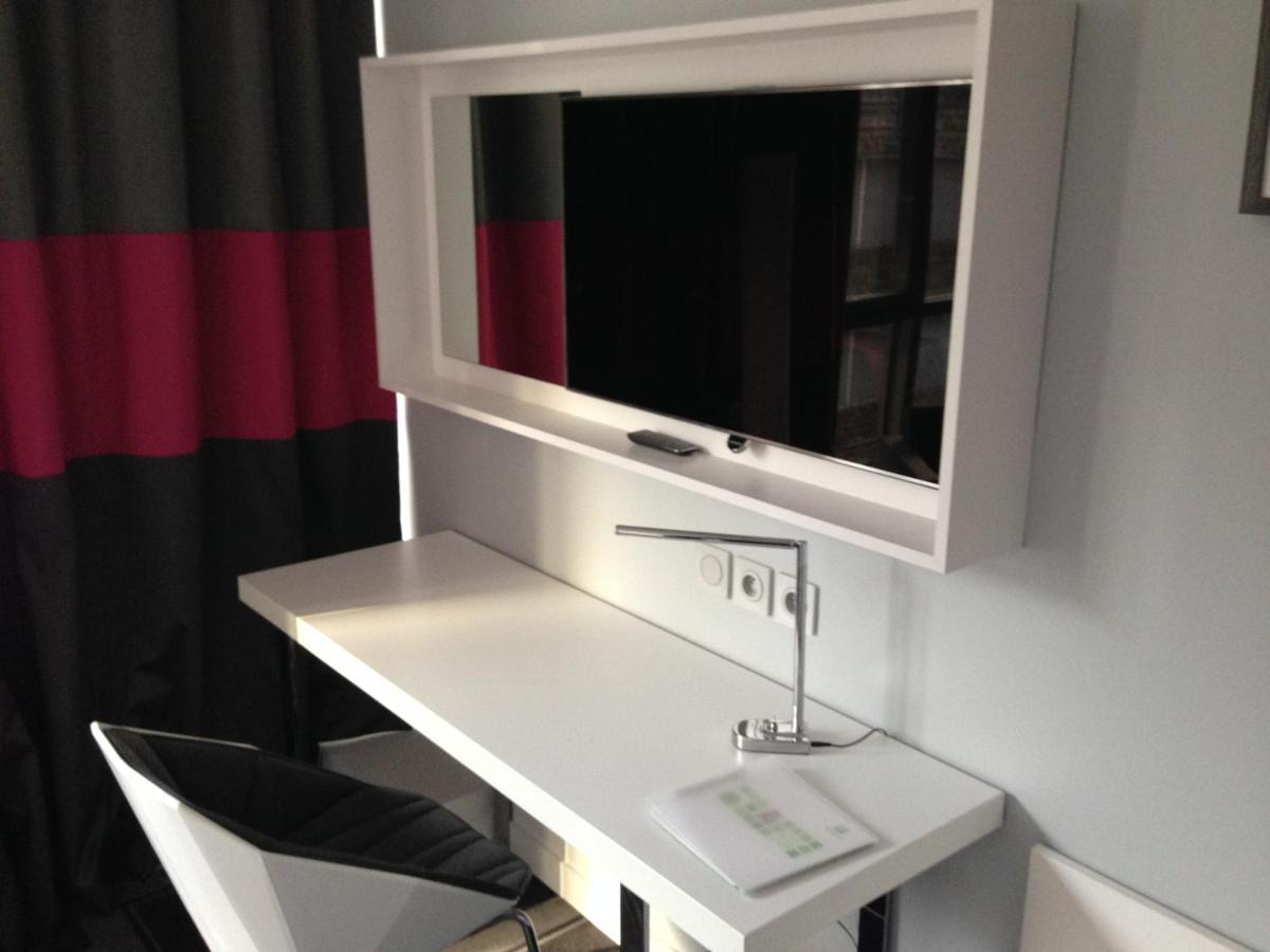 Télévision ou salle de divertissement dans l'établissement Holiday Inn Dijon Toison D'or by IHG