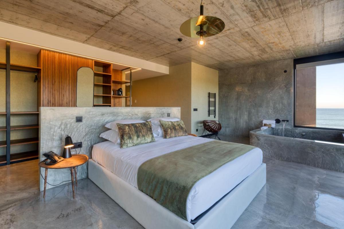 Uma cama ou camas num quarto em Well Hotel & Spa