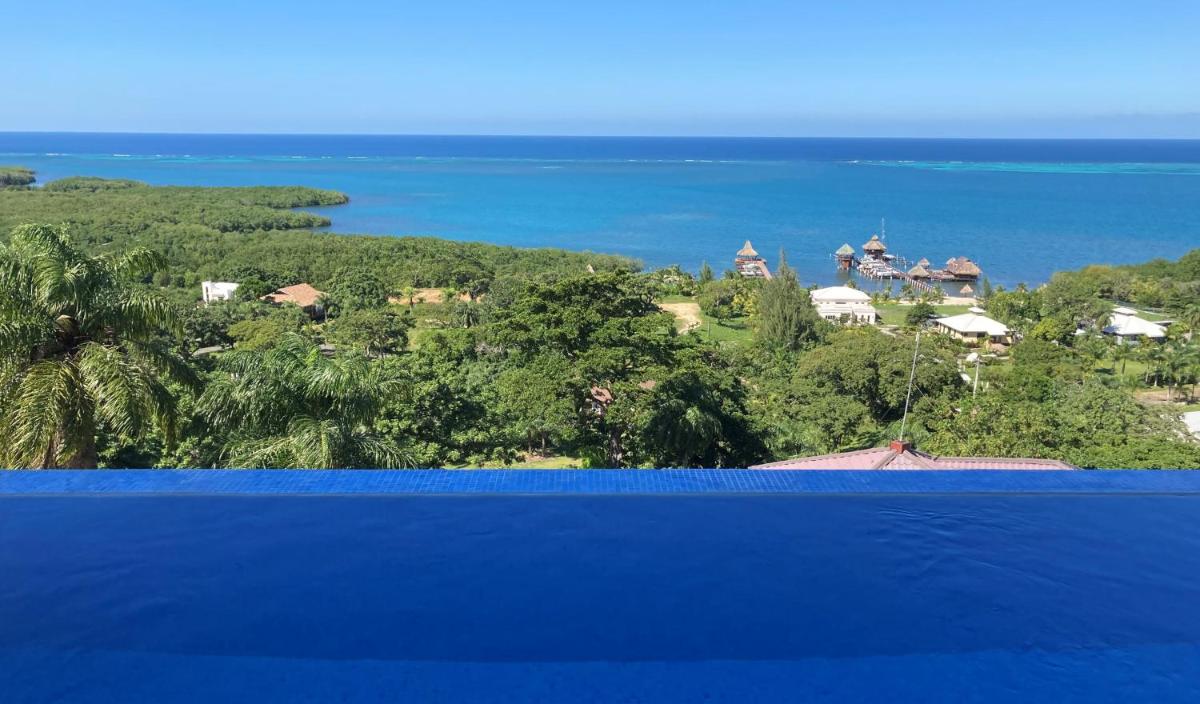 Stunning Turquoise Views From This 2 Bedroom, 2 Bath Home,,, - Housity