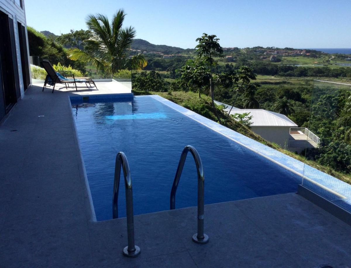Stunning Turquoise Views From This 2 Bedroom, 2 Bath Home,,, - Housity