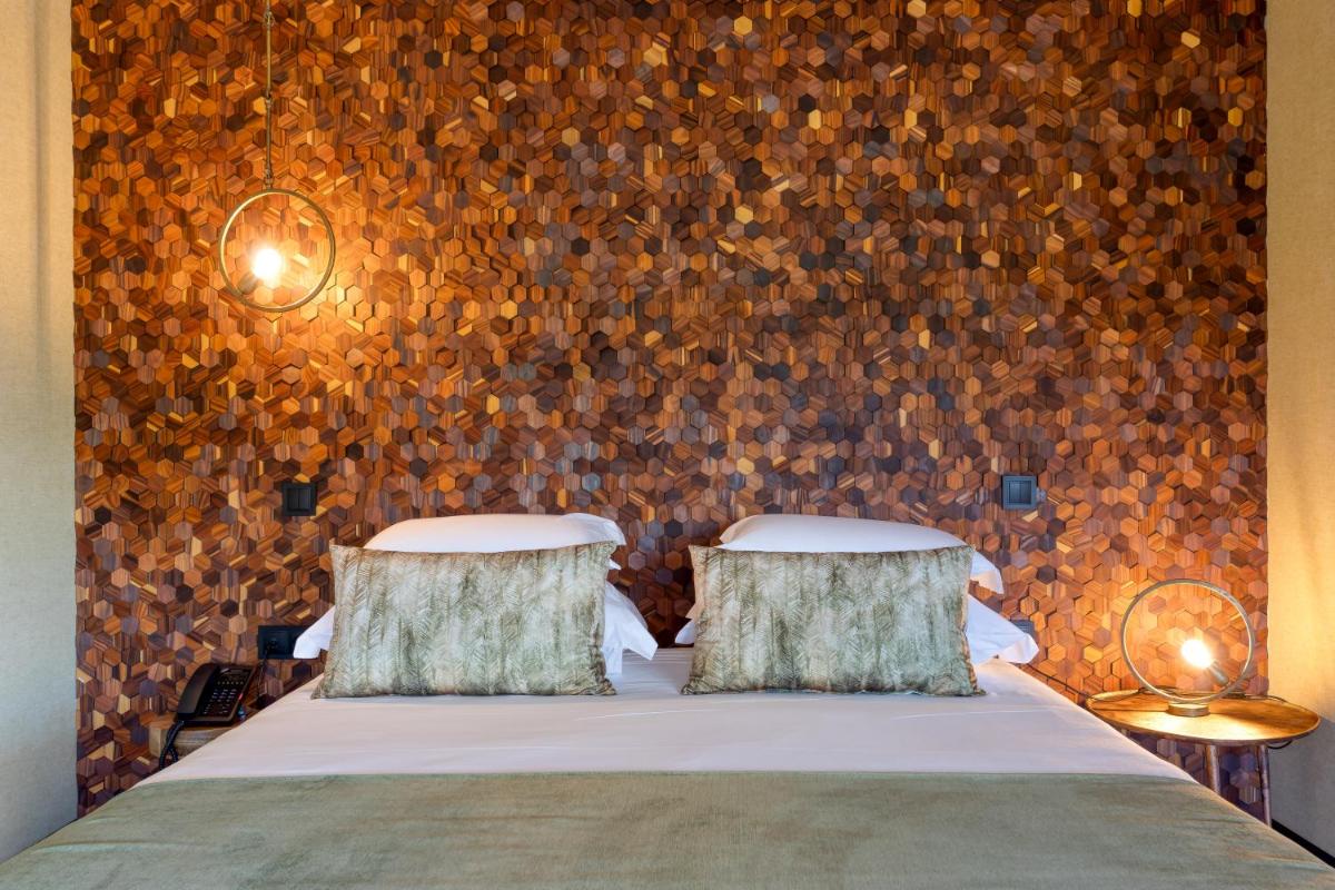 Uma cama ou camas num quarto em Well Hotel & Spa