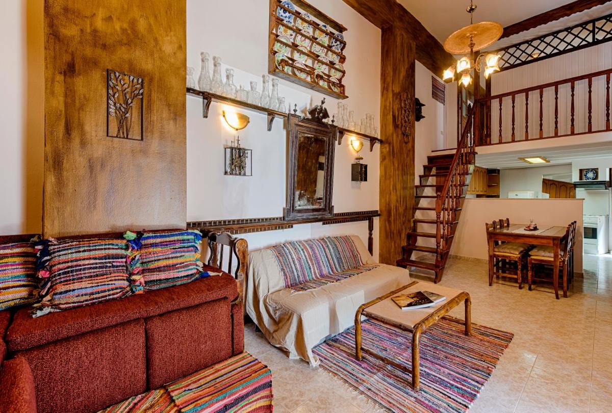 Hara's Traditional Detached House in Malona - Housity