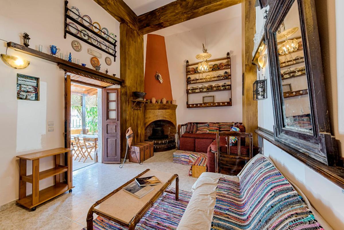 Hara's Traditional Detached House in Malona - Housity