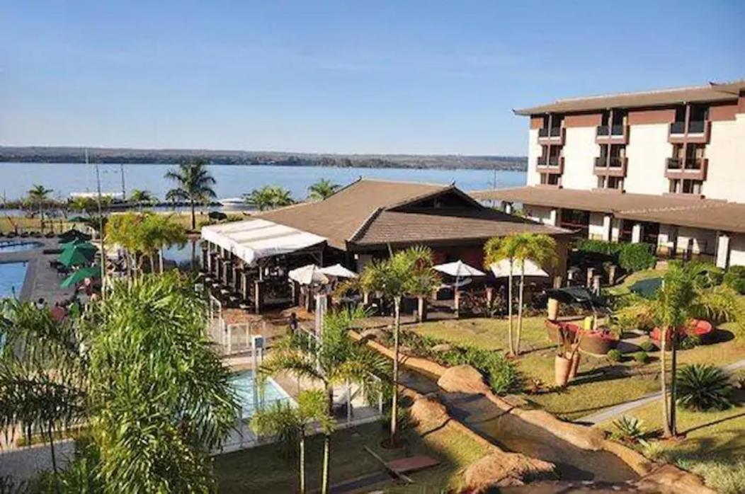 Flat Life Resort com vista do Lago - Housity