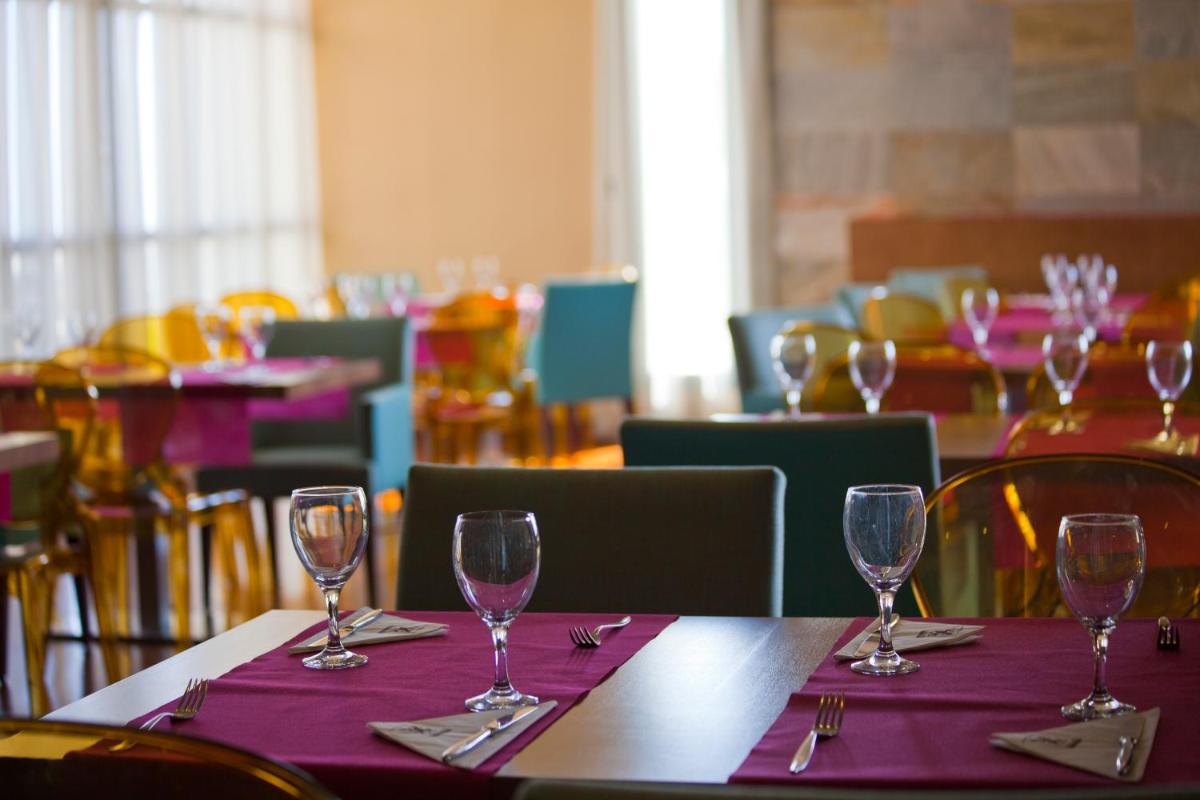 Un restaurante o sitio para comer en Hotel Valle del Este