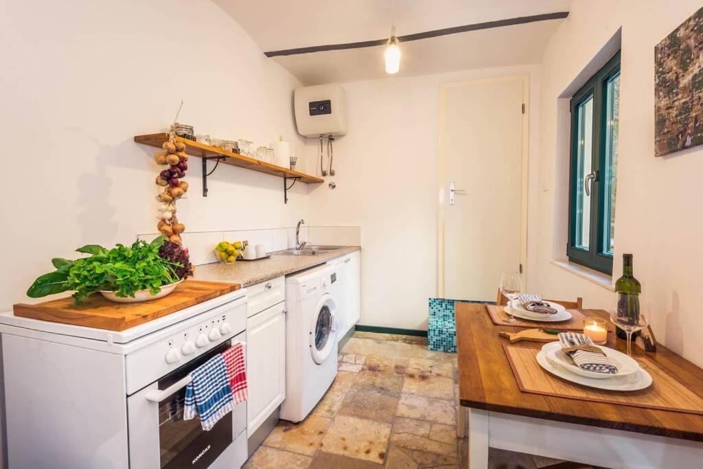 Apartment in Old Stone Villa by Neretva River - Housity