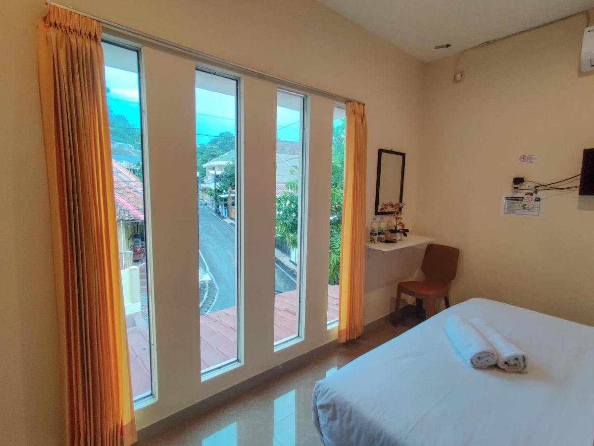 Ayuning Guest House Syariah Semarang Mitra RedDoorz - Hizvo