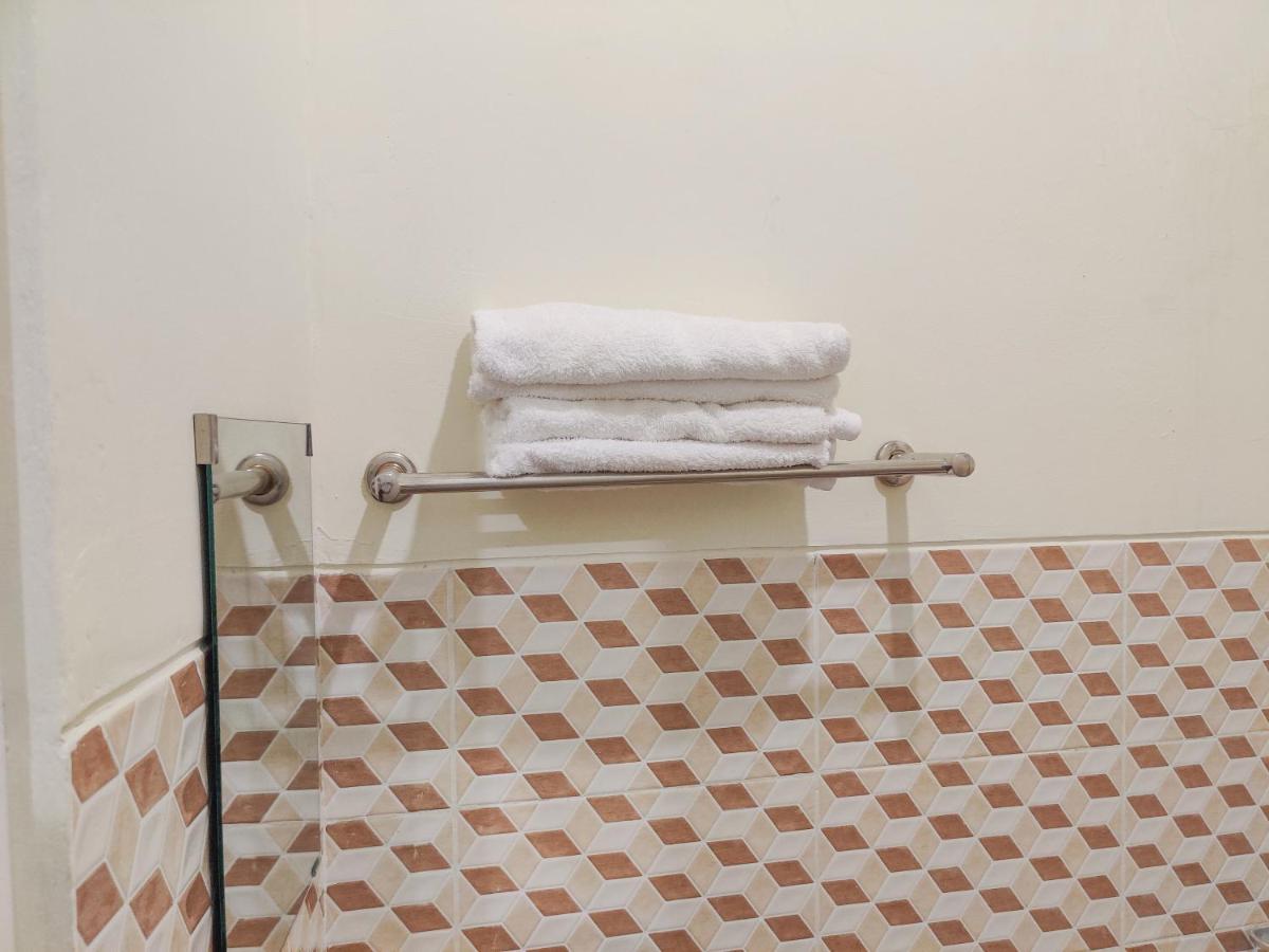 Ayuning Guest House Syariah Semarang Mitra RedDoorz - Hizvo