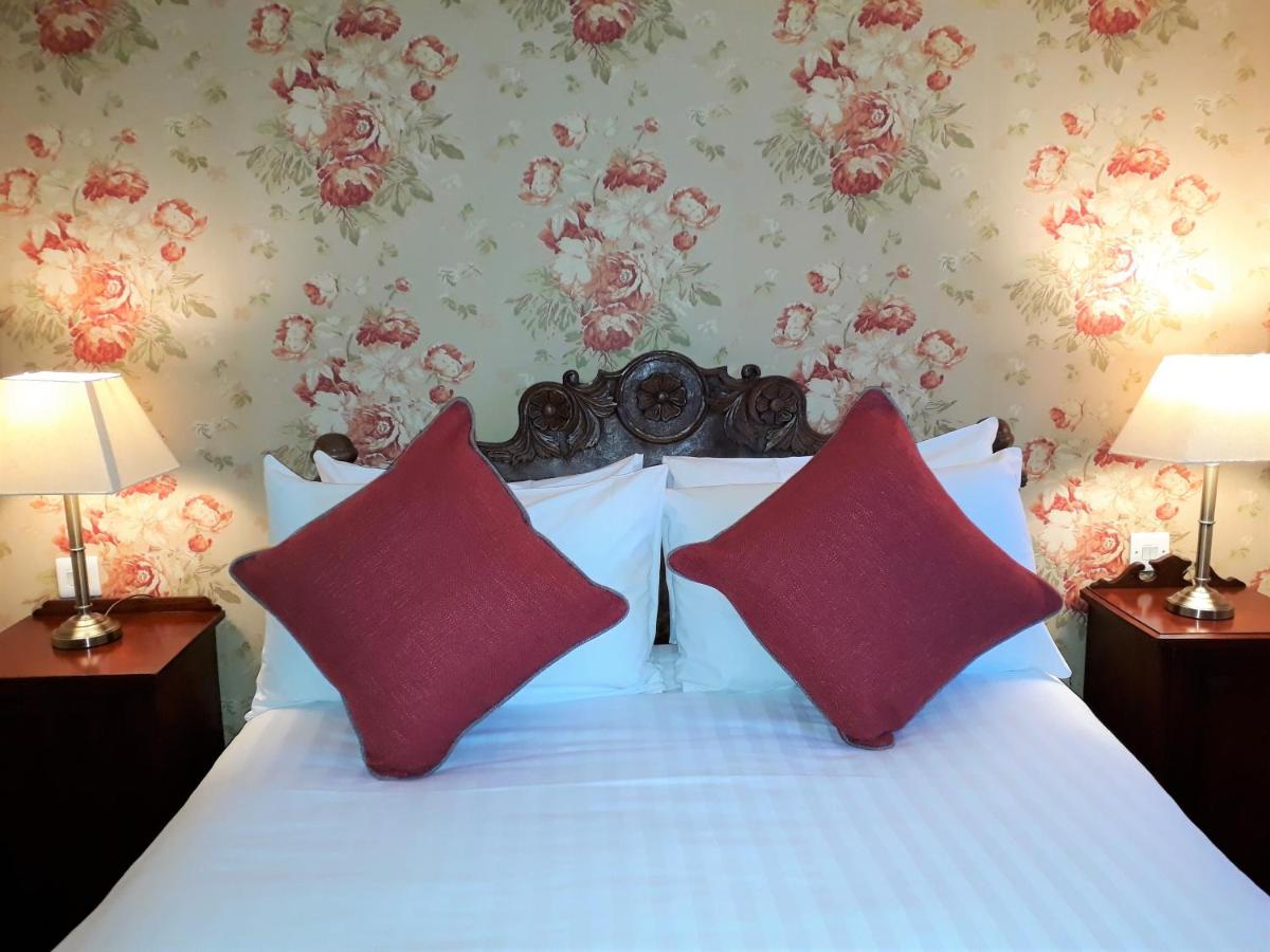 One Holyrood Hotel & Cafe - Housity