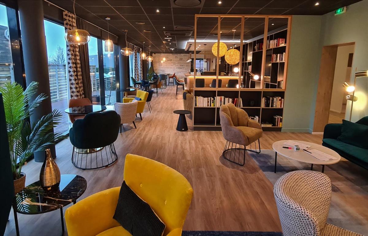 Coin salon dans l'établissement PADJA Hôtel & Spa Vannes