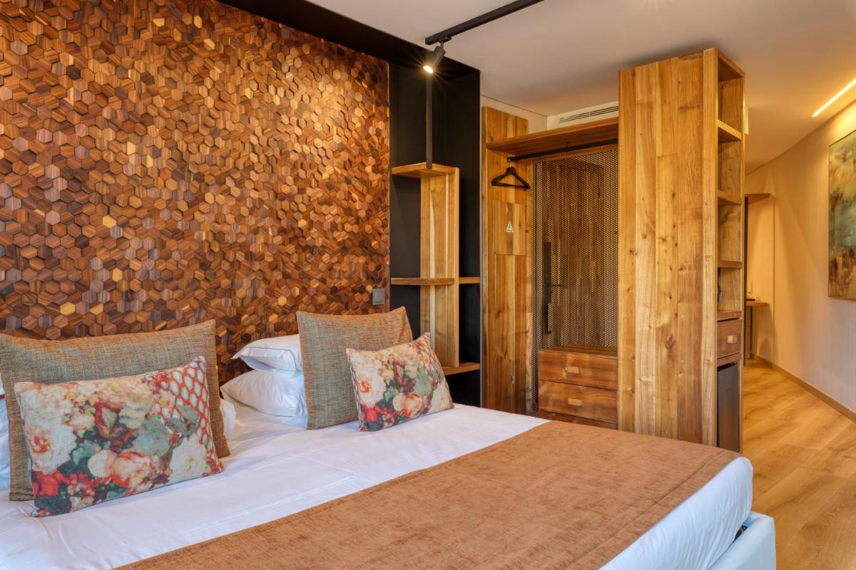 Uma cama ou camas num quarto em Well Hotel & Spa