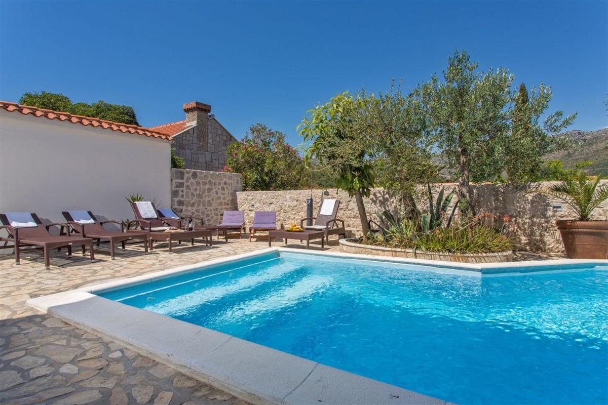 Villa Zaton Deluxe 9 Bedroom Villa Sea Views Stunning Villa for Large Groups - Housity
