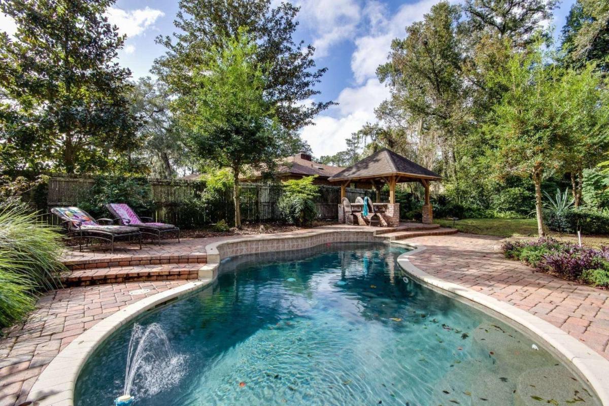 English Cottage Pool Home Florida Style - Housity