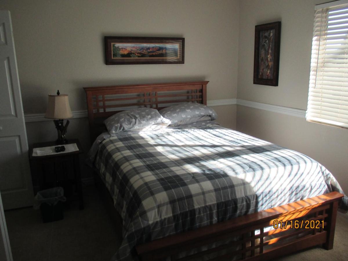 Peaks Wildernest House Bed and Breakfast - Vaccinations Required - Housity