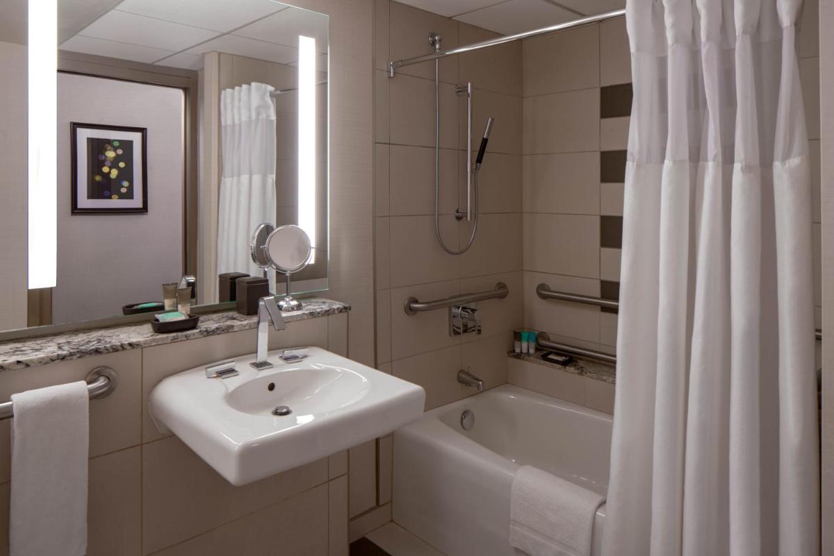 Hyatt Regency Indianapolis at State Capitol - Housity
