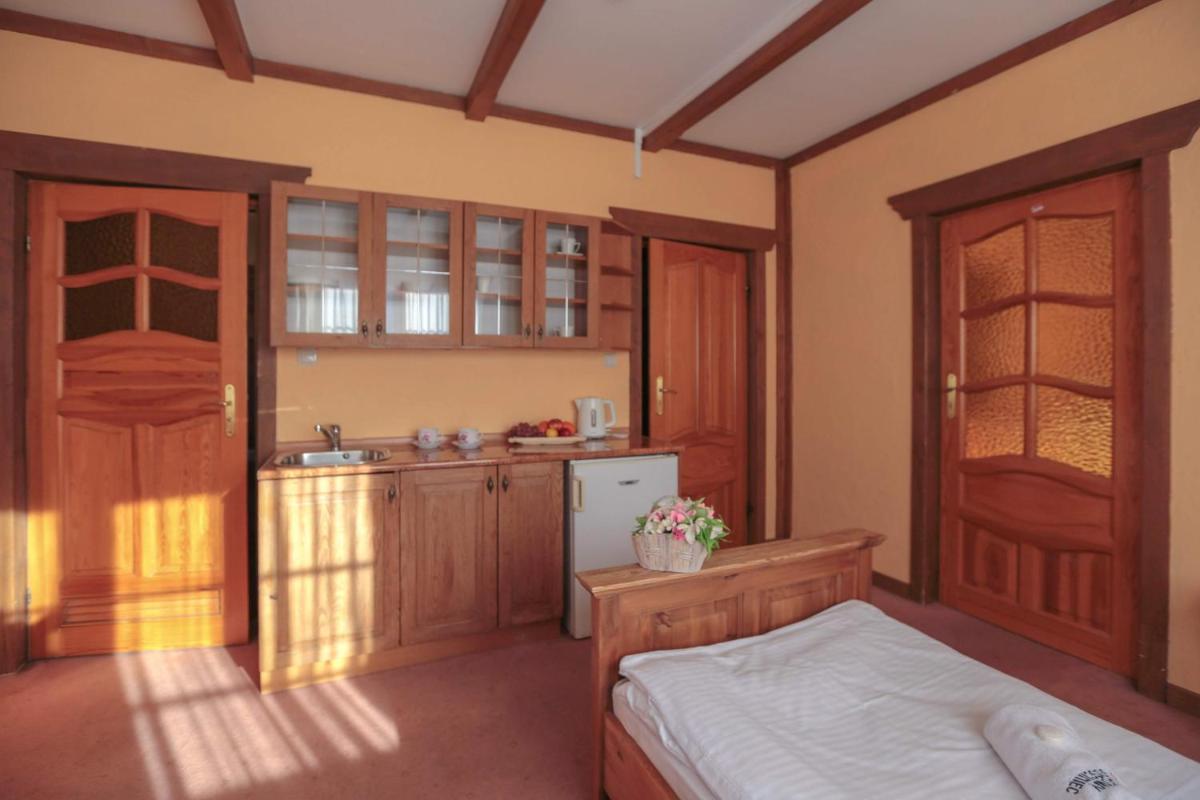 Kirowy Gościniec - Housity