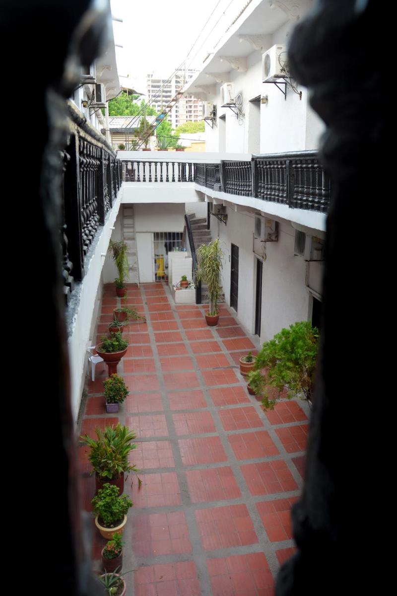 Hotel Andalucía Inn - Housity