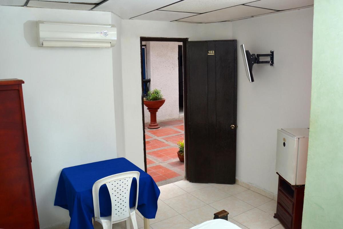 Hotel Andalucía Inn - Housity